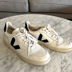 VEJA V-10 sneaker